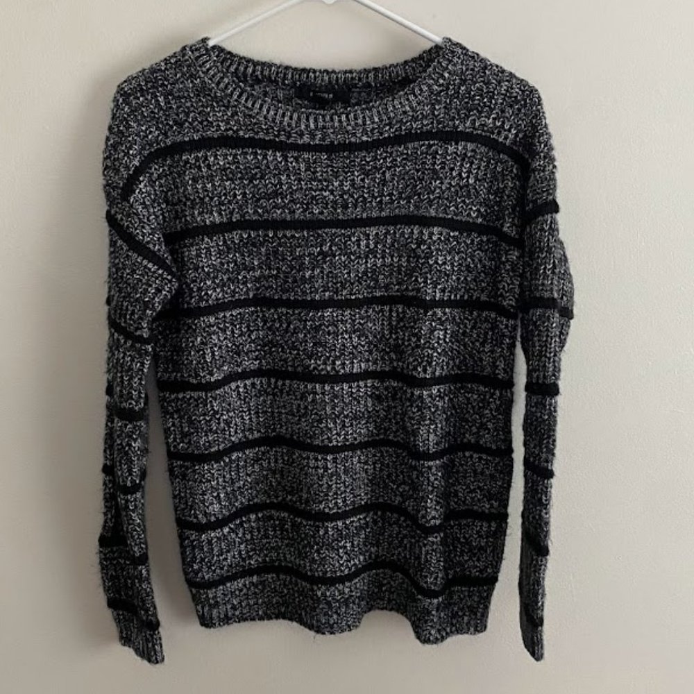 Forever 21 Crewneck Women's Sweater Size Small